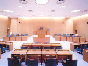 草加市市議場